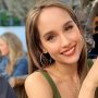 Penampilan Seksi Cinta Laura Bikin Heboh, Ibunda Minta Maaf