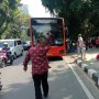 Menggelandang di Trotoar, Imigran di Kebon Sirih Siap Diangkut Pakai Busway