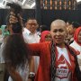 Bikin Heboh, Emak-emak Asal Tambun Rela Rambutnya Gundul demi Jokowi