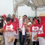 Jokowi KW Laris Manis Diserbu Emak-emak Minta Foto