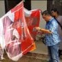 Kecewa pada Pertemuan dengan Jokowi, Relawan Prabowo Bakar Spanduk 02