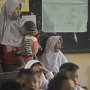 Ekspresi Siswa SD di Hari Pertama Sekolah Menangis Hingga Mengantuk