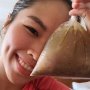 Dihadiahi Bakso oleh Fajar, Pebulutangkis Cantik Thailand Tersipu Malu