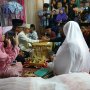 Akad Nikah di Dekat Jenazah Ibu, Foto Pernikahan Ini Viral