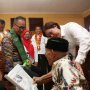 Para Lansia Menyambut Kunjungan Mensos ke Balai Rehabsos Lansia Gowa