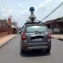 Momen Langka, Pemotor dan Mobil Google Maps Saling Potret Saat Bertemu