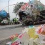 Penampakan Monster Plastik di Pelabuhan Sunda Kelapa