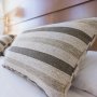 Hati-hati, Salah Pilih Bahan Sarung Bantal Bisa Bikin Skincare Kurang Menyerap ke Kulit!