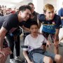 Bikin Haru, Kevin / Marcus Kabulkan Permintaan Foto Fans Berkursi Roda