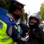 Masuk Jalur Busway, Pemotor Nmax Ngeyel Sampai Adu Mulut dengan Polisi