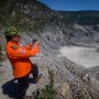 Vulkanolog: Erupsi Tangkuban Perahu Tak Berbahaya, Warga Bandung Aman