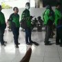 Cerdas, Driver Ojol Ini Punya Cara Jitu Biar Tidak Capek Saat Antre