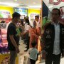 Jokowi Ajak Jan Ethes Beli Mainan Baru di Paragon Mal