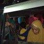 Rekor, Mobil Isuzu Panther Lawas ini Muat 17 Orang