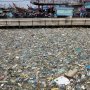 Sampah Plastik Menumpuk di Laut Pesisir Jakarta