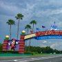 Komen Ibu Ini Viral Usai Kecam Anak-Anak Muda yang Datang ke Disney World