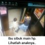 Gara-gara Ibu Asyik Main Ponsel, Tangan Bocah Ini Terjepit Pintu Lift