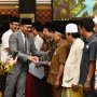Ridwan Kamil Serahkan NPHD Bidang Keagamaan Tahun 2019