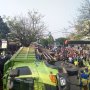 Truk Bermuatan Tanah Timpa Mobil di Tangerang, 3 Orang Terjebak