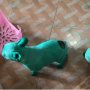 Menggelikan, Terkena Pewarna Makanan, Anjing Ini Berubah Jadi 'Hulk'