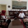 Saking Grogi Diajak Ngobrol, Baiq Nuril Lupa Minta Ini ke Jokowi