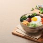 Dari Bibimbap hingga Jollof Rice, Ini 5 Makanan Tradisional yang Jadi Rahasia Nutrisi Atlet Elite