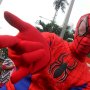 Aksi 'Spiderman' dan 'Bumble Bee' di CFD Bundaran HI