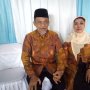 Nikahi Janda Tiga Anak, Perjaka 63 Tahun Ini Dapatkan Cinta Monyetnya