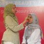 Intip Tutorial Pakai Double Cushion Bikin Makeup Natural ala Vivi Thalib