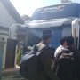 Seratusan Santri Asal Banyumas Menuju Rumah Mbah Moen di Rembang