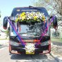 Bukan Mobil Mewah, Mempelai di Cirebon Pakai Bus Pariwisata Saat Resepsi