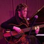 Teknik Fingerstyle Bikin Kagum, Josphine Alexandra Rupanya Jago Main Piano