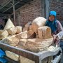 Kampanye Antiplastik, Berbuah Berkah Pembuat Besek Jelang Iduladha