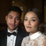 Dipeluk Suami, Siti Badriah Umumkan Kehamilan!