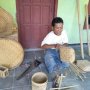 Idul Kurban, Berkah Bagi Widjianto Penyandang Disabilitas Perajin Besek