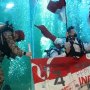 Sambut  HUT RI ke-74, Ancol Bikin Upacara Pengibaran Bendera di Bawah Air