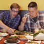 Begini Komentar Bule Amerika Usai Cicipi 9 Kuliner Indonesia