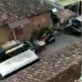 Bukan Sinetron, Pencuri Sepeda Motor Tertabrak Mobil saat Beraksi
