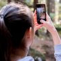 Nggak Bisa Lepas dari Ponsel? Sekarang Ada Tren Traveling Mobilemoon