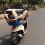 Santai Maksimal, Gaya Berkendara Pemotor Ini Bikin Pengendara Lain Was-Was