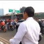 Aksi Jalan Kaki Sandiaga ke Gedung MPR Bikin Heboh Pengedara