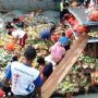 Ditinggal Salat Subuh, Kapal Usaha Bersama Karam, Ribuan Mi Diambil Warga