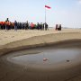Pengibaran Bendera Merah Putih di Lumpur Lapindo