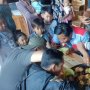 Unik, Warga Sumenep Gelar Lomba Makan Melon Kangean