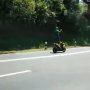 Jangan Ditiru, Atraksi Pemotor di Lembang Ini Bikin Geram Warganet