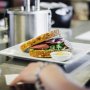 Mewah sih, Tapi Ukuran Roti Keju Ini Bikin Warganet Tepuk Jidat