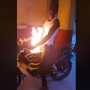 Tangki Bensin Motor Terbakar, Respons Orang Ini Kelewat Kalem