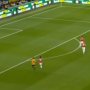 VIDEO: Momen Bek Termahal Dunia 'Dipermalukan' Striker Wolves