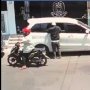 Sakti! Kaca Mobil Jadi seperti Kerupuk di Tangan Maling Berkopiah Ini