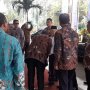 Gaya Ma'ruf Amin ke Acara Pasar Modal, Sarungan Lengkap dengan Peci Hitam